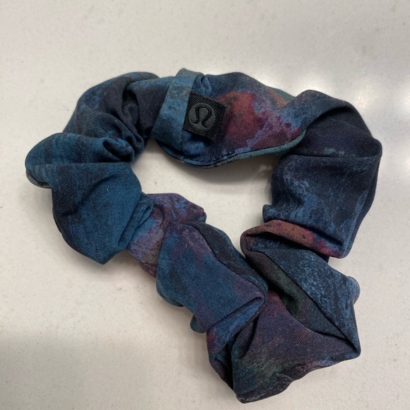 Lululemon scrunchies - Picture 3 of 5